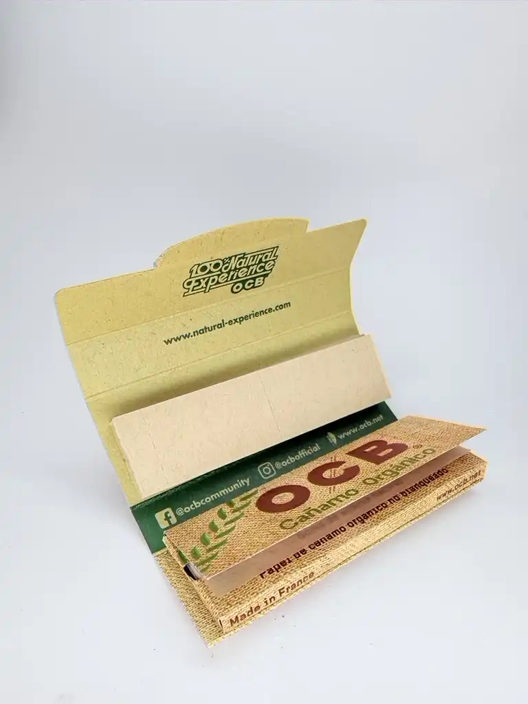 Cáñamo orgánico sin blanquear, diseñado para los Rolling Masters que quieren una experiencia 100 % natural. El envase es reciclado y se imprime con tintas de origen vegetal. Sin colorantes.